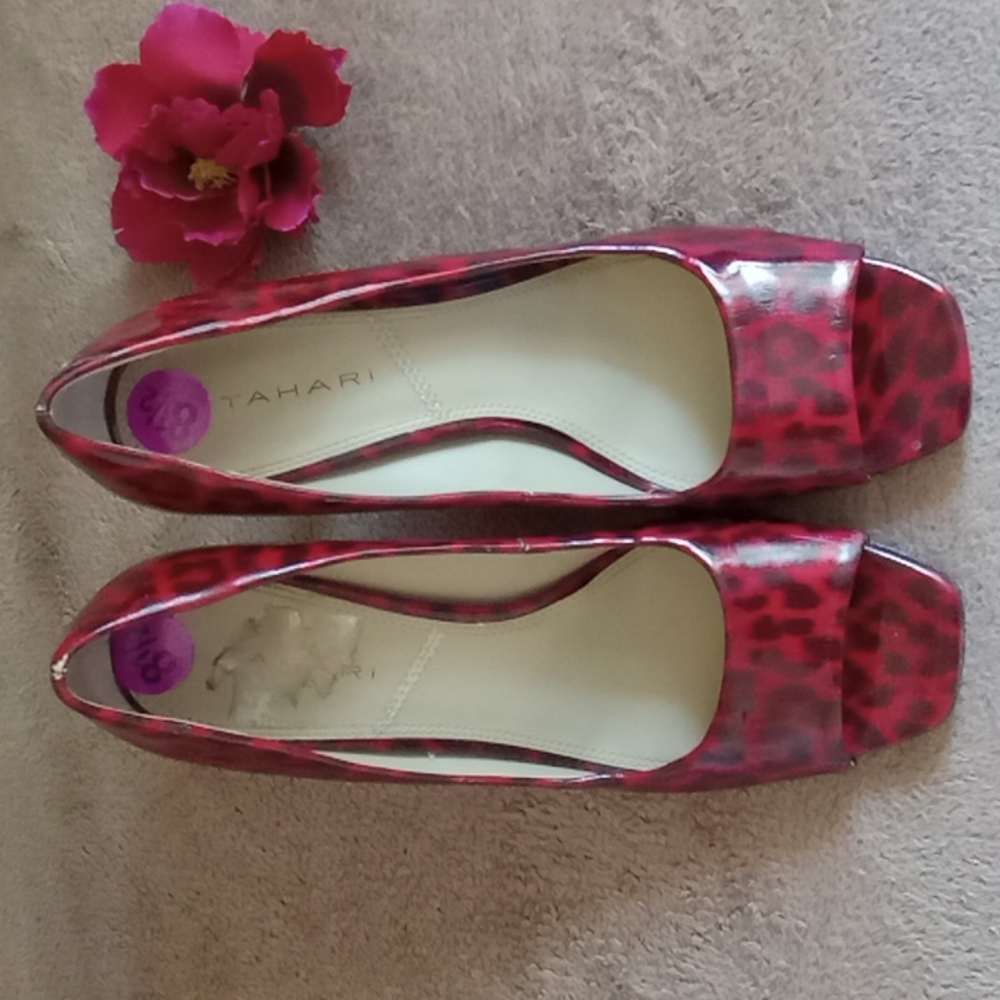 TAHARI | Red Black Patent Heel - Picture 3 of 10